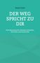Text: „Rainer Koch. DER WEG SPRICHT ZU DIR. Eine Spurensuche zwischen Scherben, Schritten und Zuversicht.“  
Hintergrund: Türkis mit geometrischen Formen.