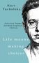 „Kurt Tucholsky“, „Selected Poems German-English Edition“, „Life means making choices“. Eine gezeichnete Gesichtshälfte., Buch