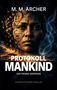 „Protokoll Mankind: Der fremde Ursprung, M. M. Archer“. Ein Gesicht im Weltraum mit DNA-Strang, darunter Savanne bei Sonnenuntergang., Buch