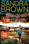 "Sandra Brown, Blindes Vertrauen, Thriller. Spiegel Bestseller-Autorin." Eine Frau rennt in einer Landschaft, Herbstfarben., Buch
