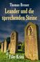 Ein Roman von Thomas Breuer mit dem Titel "Leander und die sprechenden Steine". Grabsteine auf einer grünen Wiese., Buch