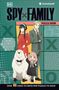"SPY×FAMILY PUZZLE BOOK", "OVER 90 CODES TO CRACK AND PUZZLES TO SOLVE". Illustration mit drei Figuren und Hund., Buch