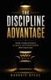 „The Discipline Advantage: How Consistency Always Outperforms Motivation“ von Marquis Dycus. Ein beleuchteter Ledersessel., Buch