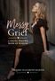 „Messy Grief: A Young Widow's Book of Wisdom“ von Amanda Elizabeth Martin. Eine Frau sitzt nachdenklich auf einer Steinbank., Buch