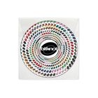 Text "bithot" in der Mitte. Spiral aus bunten Sonnenbrillen umgibt das zentrale Logo.