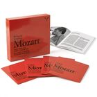 Box und CDs mit Text: "Wolfgang Amadeus Mozart - The Complete Wind Concertos - Gli Angeli Genève - Stephan Macleod" in Rot. Links Buch.