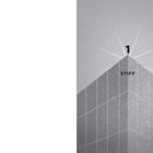Text: "1", "STIFF". Illustration eines hohen Gebäudes mit spitzem Dach, Gebäude schattiert und strukturiert.