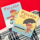 "Piccolo"; "Piccolo and the Chicks" von Dan Yaccarino. Ein Hund mit rotem Schal auf Roller bzw. mit Regenschirm.