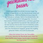 **Viermal geschieden hält besser**

Scheidungsanwältin Tonia Richter hat lange vor.

Blauer Himmel, grüner Horizont.