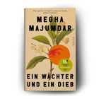 Buchcover: „MEGHA MAJUMDAR, EIN WÄCHTER UND EIN DIEB“. Blume und Orange, grüner Sticker „Women's Prize Shortlisted“.