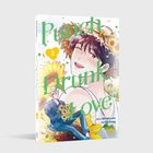 "Punch Drunk Love" in großen, grünen Buchstaben, Nummer 3 in einem gelben Herz. Illustration: Lächelnder Junge mit Strohhut.