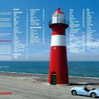 IMPRESSUM, www.motorbuch-verlag.de. Inhaltsverzeichnis verschiedener Automarken. Am Meer: Roter Leuchtturm, blauer Oldtimer.