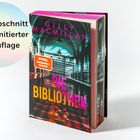 „Mit Farbschnitt nur in limitierter Erstauflage“. Buchcover: „Gilly Macmillan - Die Bibliothek“, Bibliotheksmotiv.