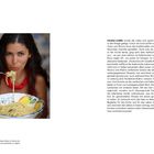"Serena Loddo" steht im Text neben einem Foto. Eine Frau isst Spaghetti aus einer großen, bunt bemalten Schüssel.
