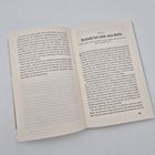 Kapitel 14: "Deshalb hat jeder eine Waffe". Zwei Buchseiten, Text über Reisen und Erlebnisse in mehreren Ländern, lesbar.