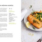 Titel: Lachsfilets mit Zucchini-Möhren-Gemüse. Rezept und Zutatenliste. Rechts: Bild mit Lachs und Gemüse auf einem Teller.