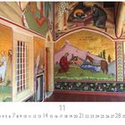 Texte in griechischer Schrift; farbenfrohes Wandmosaik in einem Innenhof mit religiösen Szenen und Figuren.