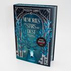 "Memories of Stars and Dust" von Magdalena Gammel. Ein Hirsch mit blauen Pflanzen, darunter ein runder Bestseller-Aufkleber.