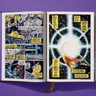 Comicbuch mit bunten Panels, Raumschiffe und Sternenhimmel. Texte in Sprechblasen und gelben Kästen.