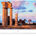 Text: „Akropolis von Rhodos“ und Kalenderdaten. Antike Säulen vor einem Meereshorizont und rosa Wolken.