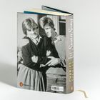 "Swan Song. Diana, meine Schwester. CHARLES SPENCER." Ein Schwarz-Weiß-Foto von zwei umarmten Personen, Buchrückseite.