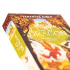 Text: "CAT DRAGON: Vom Zauber kleiner Abenteuer" von Samantha Birch. Illustration: Drache neben einer Frau und Häusern.