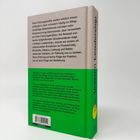 Der Text erklärt, dass "Unlearn Leadership" hinterfragt, wie unbewusste Annahmen Führung beeinflussen. Der Buchrücken ist grün.