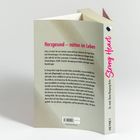 **Herzgesund – mitten im Leben**

Grauer Buchrücken, rosa Titel „Strong Heart“. Text erklärt Stress als Faktor für Herzgesundheit.