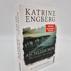 Buchtitel "Aschezeichen". "Die Wunden der Schuld". "Ein neuer Fall für Liv Jensen." Erdtöne und Stege-Abbildung.