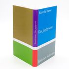 "Yasushi Inoue, Das Jagdgewehr, Bibliothek Suhrkamp" auf einem bunten Buchcover mit blau, gold und grün.