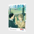 "BLUE BOX", "presented by KOUJI MIURA", "Zeit, dass es belohnt wird". Manga mit zwei Jugendlichen an einem Fenster.