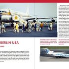 1 AIR BERLIN USA 1978 – 1990. Foto: Flugzeug, viele Menschen auf dem Rollfeld. Pan Am Flugzeug klein unten rechts.