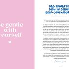 Links rosa Hintergrund: "Be gentle with yourself" in Weiß. Rechts Text über Self-Love-Journal. Signiert von "Deine Lea".