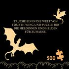 Text: "TAUCHE EIN IN DIE WELT VON FOURTH WING UND PUZZLE DIR DIE HELDINNEN UND HELDEN FÜR ZUHAUSE." Drachen und Puzzleteil.