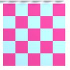 Zwei Reihen Schachwürfel über und unter einem rosa-blauen Schachbrett; Figuren sind König, Springer, Bauer, Turm, Läufer.
