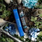 Zwei Bücher mit "DEVOUR" beschriftet, umgeben von blauen Blumen und grünen Blättern. Elegante, dekorative Szene.