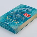 Auf einem türkisfarbenen Buchcover steht: "Jede Seite an dir" von Jana Crämer. Sticker: "Spiegel Bestseller Autorin".