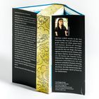 Der Umschlag zeigt Text über PETRA LORDs Werdegang sowie goldene, wolkenartige Illustrationen auf der Buchrückseite.