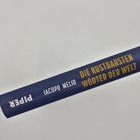 Auf einem blauen Buchrücken steht: "DIE KOSTBARSTEN WÖRTER DER WELT" von "IACOPO MELIO", "PIPER".