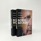 Zwei Bücher mit dem Titel "BORIS BECKER INSIDE", darüber "GEWINNEN VERLIEREN NEU BEGINNEN". Vorderansicht zeigt ein Gesicht.