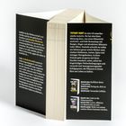 Texte:
1. "Endlich ist die Weltherrschaft..."
2. "TIFFANY HUNT ist eine US-amerikanische Autorin..."
3. "Schritt eins: Entführe deine Traumfrau..."

Beschreibung:
Ein aufgeschlagenes Buch mit schwarzem und gelbem Text auf dem Umschlag.