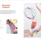 „Paracord Lanyard“ in großem, orangefarbenem Text. Ein geflochtener Schlüsselanhänger aus bunten Bändern.