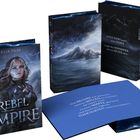 Buch „Rebel Empire“ von Julia Pauss, dunkle Sturm- und Meeresillustrationen mit einer Frau in Lederkleidung.