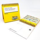 „Charles M. Schulz Peanuts’ Adventskalender, 24 Postkarten für die Weihnachtszeit, Reclam.“ Gelbes Design mit Comicfiguren.