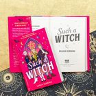 Buchcover und Seiten zeigen den Titel "Such a Witch" von Sarah Henning. Lebendige Illustrationen von drei Figuren.