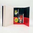 »FOUR HEADS MISSING« und »KILLING RED JACK«. Gelbe und rote Zitate auf Buchrückseite. Thriller mit Irene Adams.