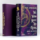 Buchcover mit dem Titel "We Who Have No Gods: Krieg der Hexen" von Liza Anderson. Farben: Lila und Gold.
