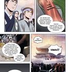 Zeichnung mehrerer Menschen in traditioneller Kleidung und Nahaufnahme eines Anhängers. Gebäude im Hintergrund.