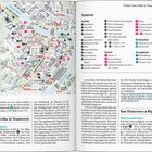 Seite übersicht mit Text "Nostalgische Zeitreise". Foto zeigt belebte Gasse mit Kunstgalerien und Straßencafés.