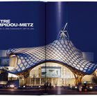 CENTRE POMPIDOU-METZ, Design 10 | 2003–11 | 2006. Construction 01 | 2007–04 | 2010. Gebäude mit welligem Dach.